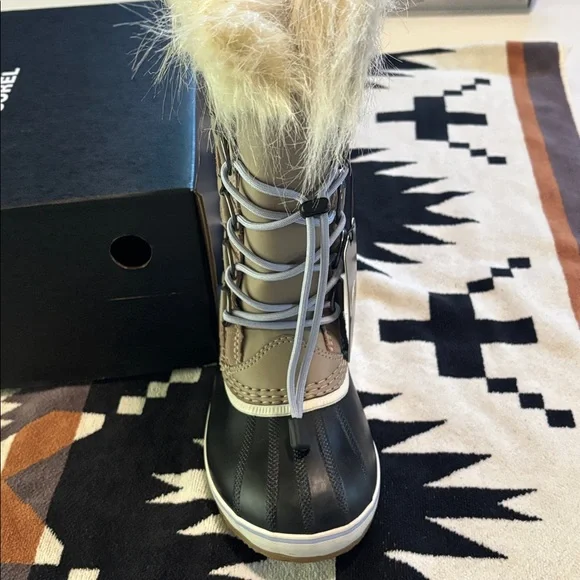 Sorel Youth Joan of Artic Boots with Faux Fur - Picture 2 of 4